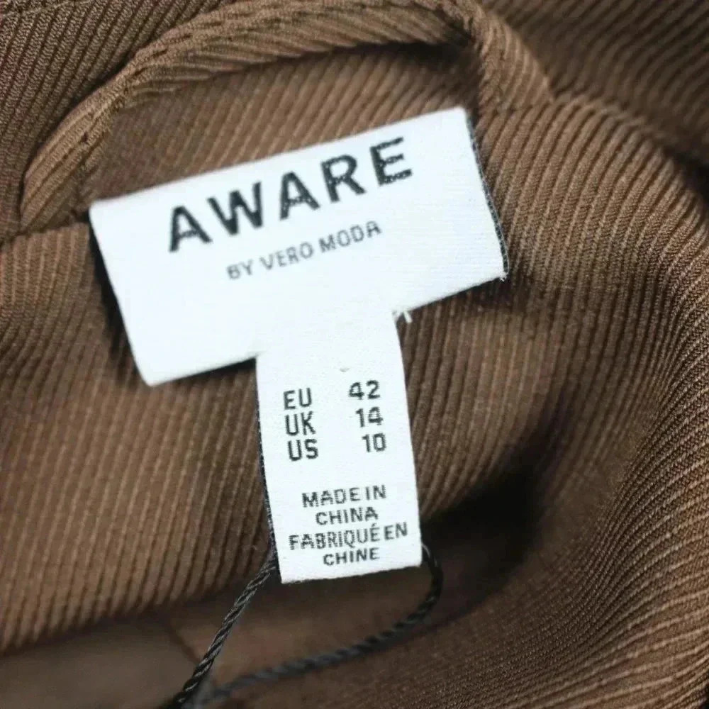AWARE - Picture 7 of 8